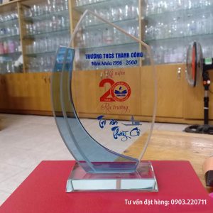 Kỷ niệm chương họp lớp 20 năm