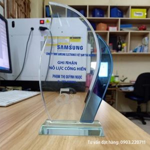 Kỷ niệm chương thủy tinh ngọn lửa